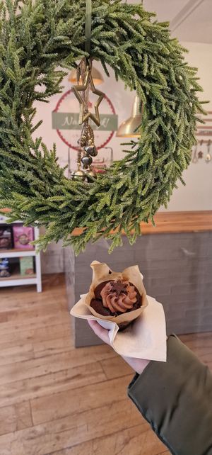 Frozen cake- run away at Mayple, Golden Cakes- Maastricht in Maastricht