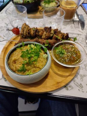 Brochette "poulet" et "kefta" et polenta at Green Meal in Marseille