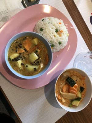 lunch menu, could try 2 main dishes for 19.- inhouse  at nari Thai Eatery in Bern