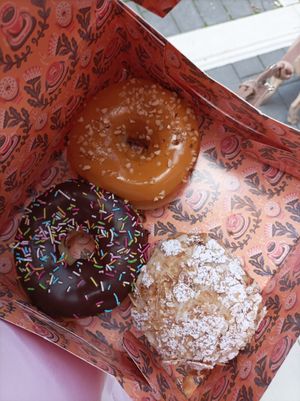 Schoko, salted caramel und Bienenstich at Brammibal's Donuts - Altona  in Hamburg