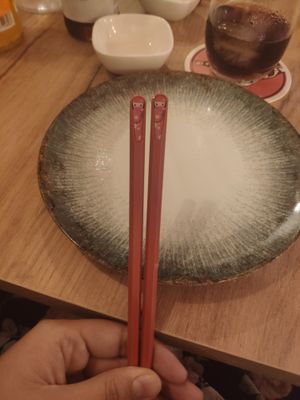 Cute chopsticks at Modoki Funky Roll in Barcelona