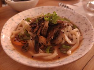Curry Udon con setas y seitán at Modoki Funky Roll in Barcelona