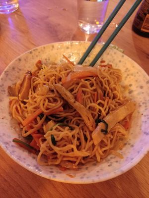 Yakisoba con verduras y heura del menú mediodía at Modoki Funky Roll in Barcelona