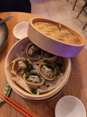 Gyozas at Modoki Funky Roll in Barcelona