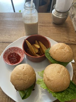 Lentil Sliders con Papás   at The Vegan Shack in Panama City