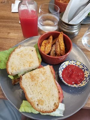 TLT Sandwich & Fries at The Vegan Shack in Panama City
