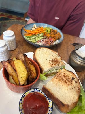 Sushi bowl and breakfast sandwich   at The Vegan Shack in Panama City