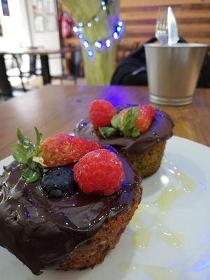 Muffin with red fruit and muffin with spinach and something (sweet!) at Green Tree in Lisbon