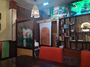 Vietnamese book shelf #Veganuary at Loving Hut Chay Hoàng Kim 99 in Ha Long