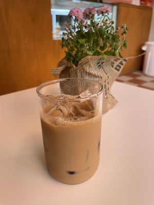 Milk tea  at Bronto Vegan - 브론토 in Seoul