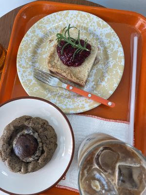 Cake and cookies  at Bronto Vegan - 브론토 in Seoul