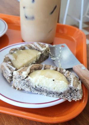 Earl Gray Lemon Cheese cookie - inside at Bronto Vegan - 브론토 in Seoul