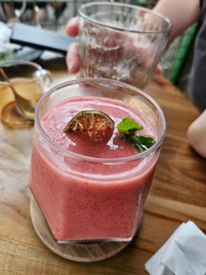 Strawberry smoothie ~28/4/24 at Hejo Eatery in Bandung