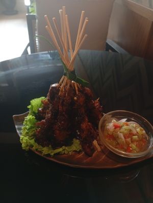 The food here is delicious and the ambience is comfortable, making it great place for working from A cafe or enjoying A meal with friends and family. Sate Magudas 😍 at Hejo Eatery in Bandung
