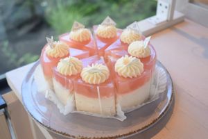 Seasonal vegan cakes at Frucru - フルクル in Toyama