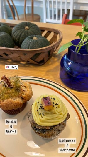 Gamtae&Granola and black sesame & sweet potato muffin  at Ffumz - 퓸즈 in Seoul