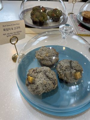 Black sesame muffin   at Ffumz - 퓸즈 in Seoul