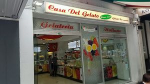 outside at Casa del Gelato in Carlton