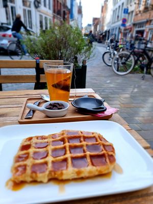 Waffle with caramel and tea at Chocolate Bar Brugge in Bruges