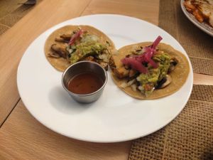 Tacos de champiñones at Taquería del Sur in Badajoz