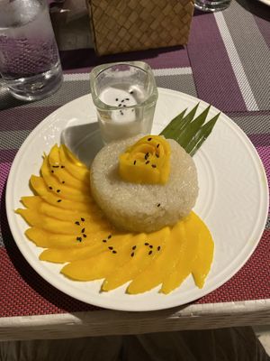 Sweet sticky rice with mango    at Aroi Makmak Thai Station in San Juan Siquijor