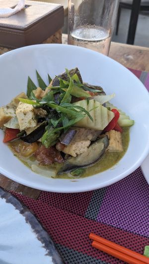 Green Curry with rice at Aroi Makmak Thai Station in San Juan Siquijor
