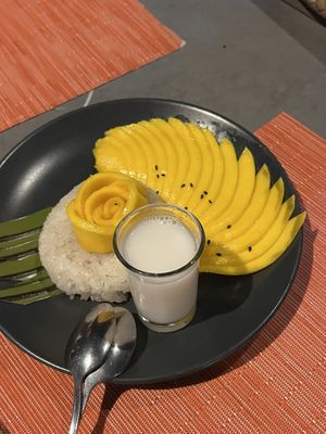Mango sticky ricee  at Aroi Makmak Thai Station in San Juan Siquijor