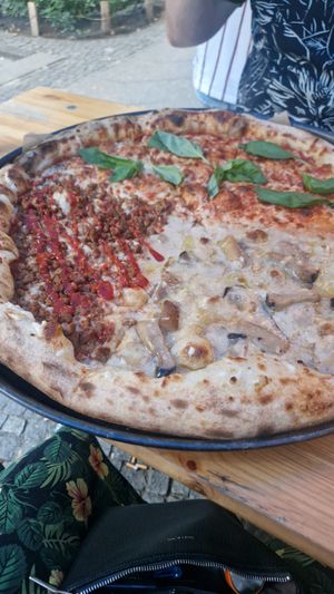 Huge 4 person pizza! at FALCO'SLICE in Berlin