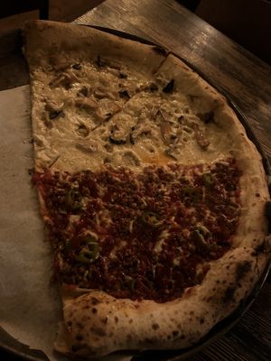 Kräuterseitlinge and Falcos hottest #Veganuary at FALCO'SLICE in Berlin