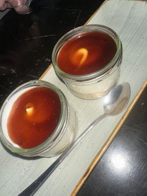 Cheesecake kommt im Glas  at FALCO'SLICE in Berlin