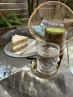 Pistazienkuchen mit Matcha  at Café Konditorei Shivani in Vomp