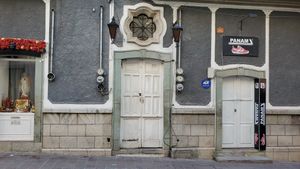 Closed during listed operating hours.  No sign.  Permanently closed? at Tazon de Barro in Guanajuato