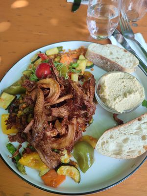 grilled veggies with austernpilze and hummus at Zum Stift in Kempten