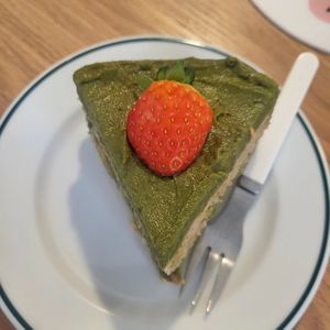 Matcha cake oh HELLO 💚🍰 at Oldie Vegan in Seongnam