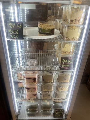 Cake refrigerator   at Oldie Vegan in Seongnam