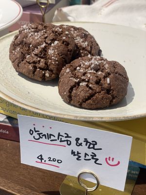 Looking good  at Oldie Vegan in Seongnam