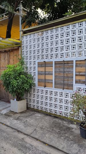 It's (temporarily) closed. Good maps says so too and a passer by who I asked. at Loving Hut Diệp Lâm Vegan in Ho Chi Minh City