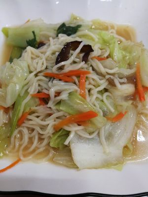 vegetable fried noodles at Vegetarian from afar - 遠道素食 in Jian