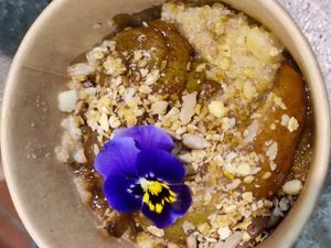 Quinoa caramel pear porridge at The Therapist - Alvalade in Lisbon