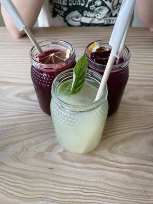 Sumos 😋  at The Therapist - Alvalade in Lisbon