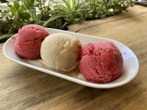 Ice cream (raspberry & banana)  at The Therapist - Alvalade in Lisbon