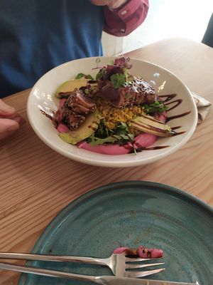 Atum braseado e quinoa at The Therapist - Alvalade in Lisbon