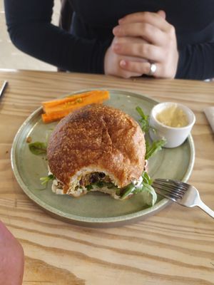 Veggie burger no pão at The Therapist - Alvalade in Lisbon
