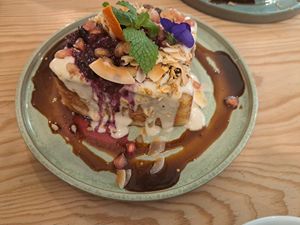 French toast with berries at The Therapist - Alvalade in Lisbon