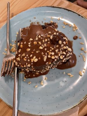 Bolo vegan de cacau sem glúten, que estava muito saboroso!  at The Therapist - Alvalade in Lisbon