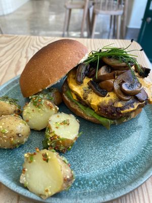 Burger at The Therapist - Alvalade in Lisbon