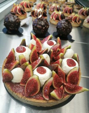 Tarte figue vanille tonka at Délice Végétal in Nantes