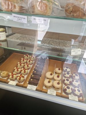 Cakes at Délice Végétal in Nantes