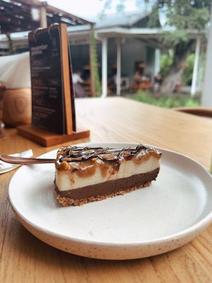 Snickers Bar Pie 🤤  at Alchemy - Uluwatu in Ubud