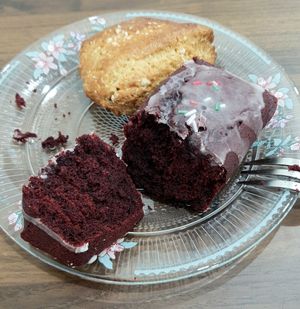red velvet poundcake - inside at Shalom Veggie - 샬롬베지 in Seoul